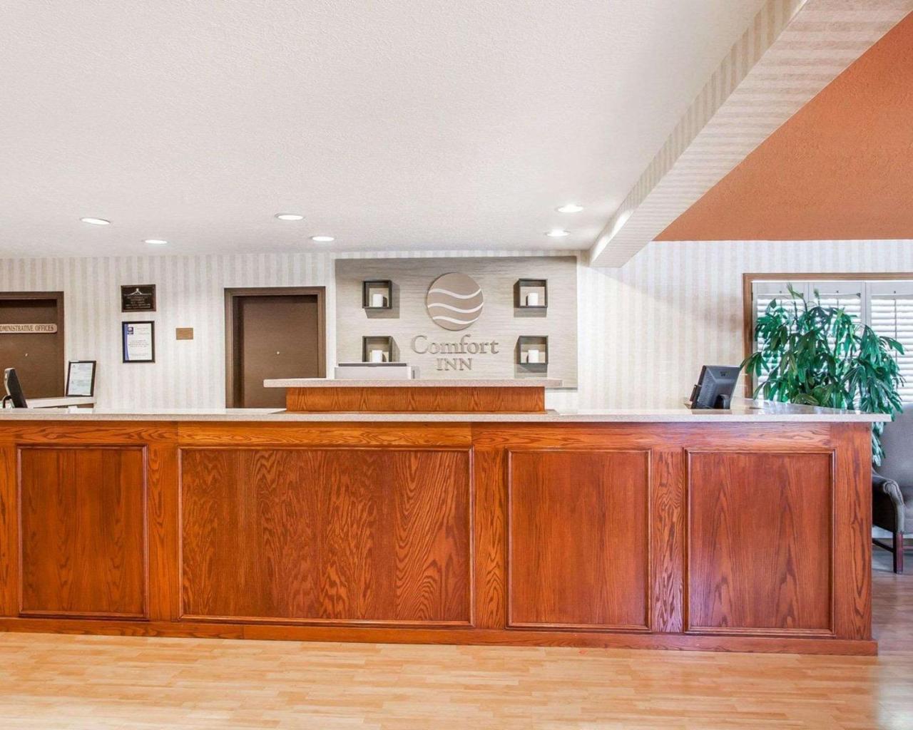 Comfort Inn Conference Center Hillsboro Esterno foto