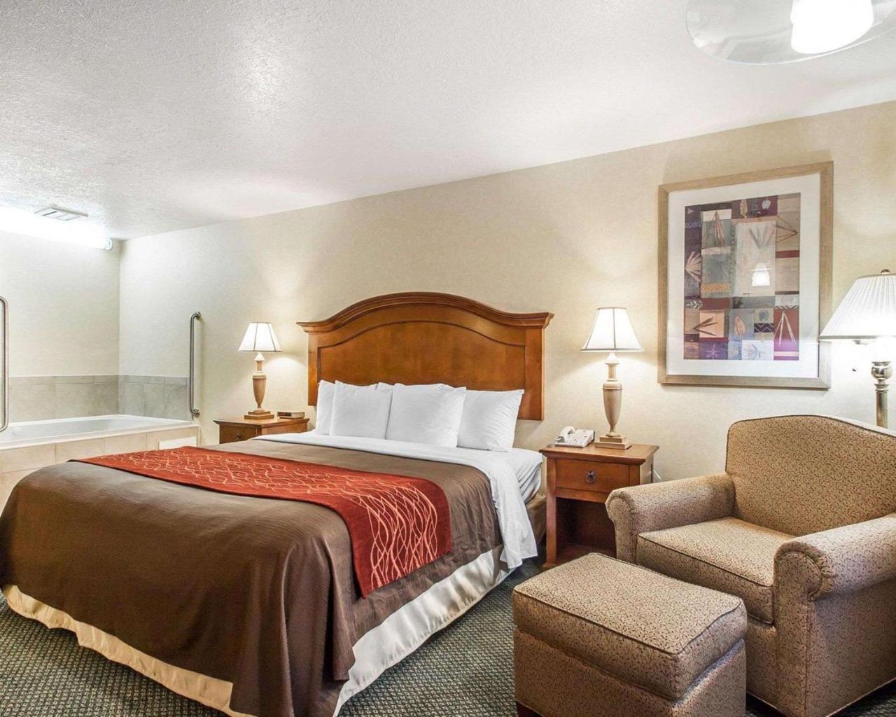 Comfort Inn Conference Center Hillsboro Esterno foto