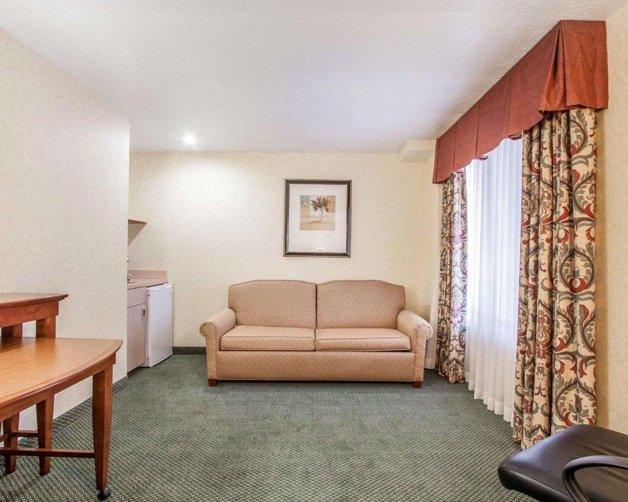 Comfort Inn Conference Center Hillsboro Esterno foto